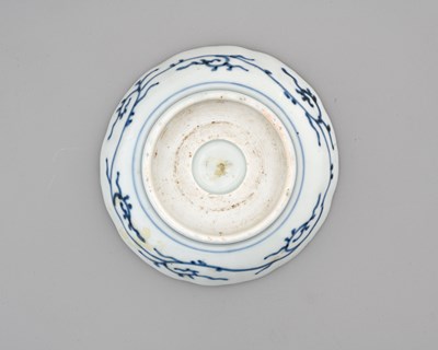 Lot 28 - A pair of Japanese Imari Arita porcelain...