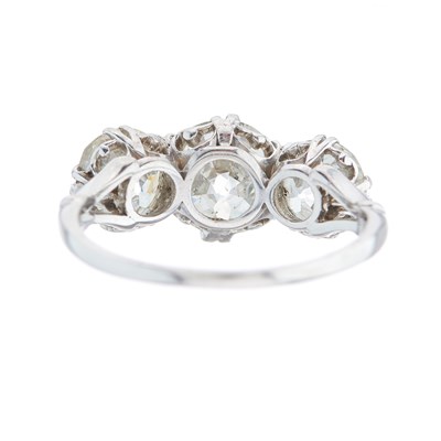 Lot 31 - An early 20th century platinum old-cut diamond...
