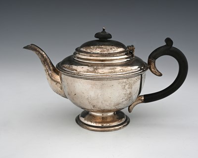 Lot 371 - A George V silver teapot, of globular form,...