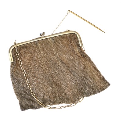 Lot 44 - An early 20th century silver mesh purse, with...