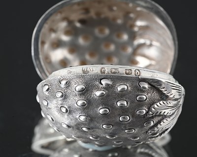 Lot 78 - A Victorian silver novelty naturalistic nutmeg...