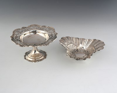 Lot 178 - A George V silver pedestal dish, with pierced...