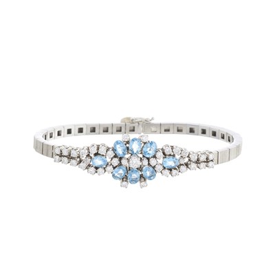 Lot 61 - An 18ct gold oval-shape aquamarine and...
