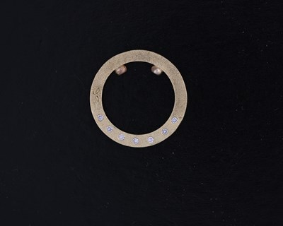 Lot 14 - An 18ct gold diamond band ring