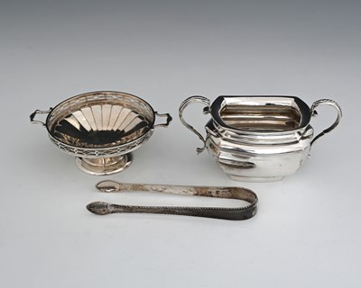 Lot 333 - A George V silver pedestal bon bon dish,...