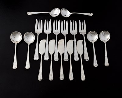 Lot 225 - A set of six twentieth-century hors d'oeuvre...