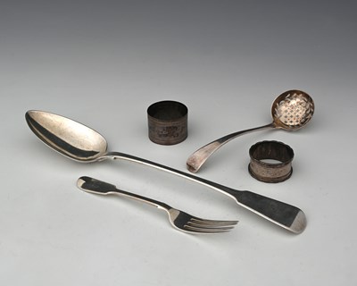 Lot 364 - A George III silver fiddle pattern basting...