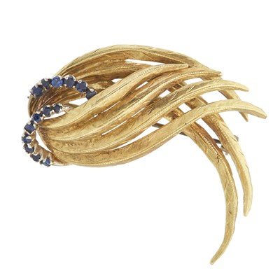 Lot 98 - A mid 20th century 18ct gold textured spray...