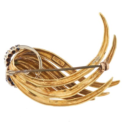 Lot 98 - A mid 20th century 18ct gold textured spray...