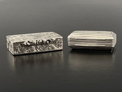 Lot 100 - A small Victorian silver snuff or pill box,...