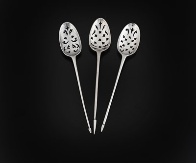 Lot 143 - A mid-18th century silver mote spoon, with...