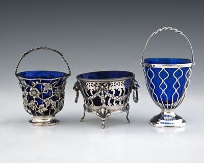 Lot 385 - An Edwardian silver sugar bowl, with blue...
