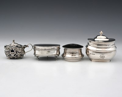 Lot 331 - A George V silver tea caddy, in the George III...