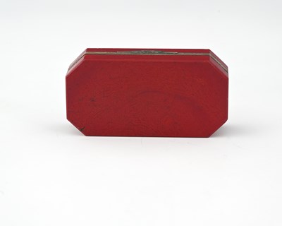 Lot 24 - An Italian micromosaic and hardstone snuff box,...