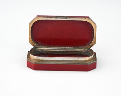 Lot 24 - An Italian micromosaic and hardstone snuff box,...