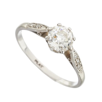 Lot 26 - An early 20th century platinum diamond single-stone ring