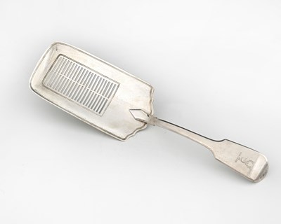 Lot 12 - A George IV silver fiddle pattern fish slice,...