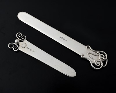 Lot 532 - An Edwardian silver Art Nouveau style letter...