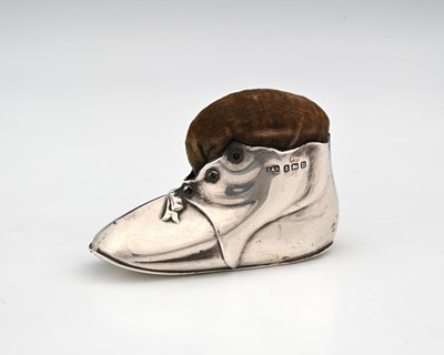 Lot 81 - A George V silver novelty pin cushion,...