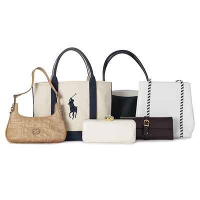 Lot 482 - A selection of handbags.