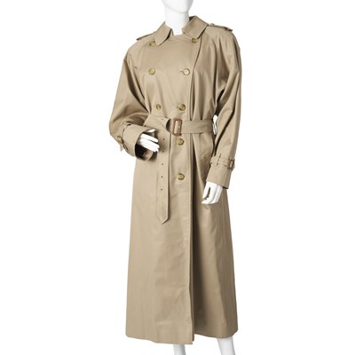 Lot 291 - Burberry, a ladies classic trench coat.
