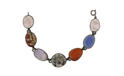 Lot 6 - A silver agate cabochon bracelet