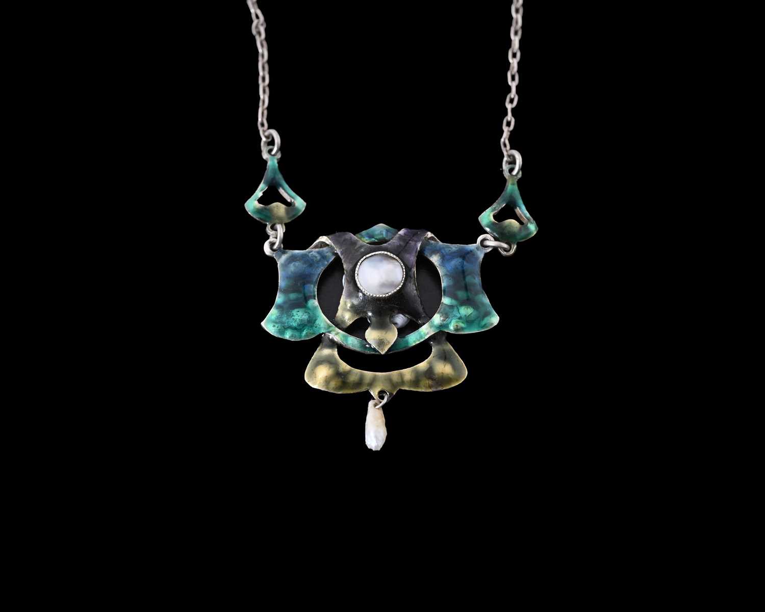 Lot 16 - An Art Nouveau silver pearl and enamel necklace