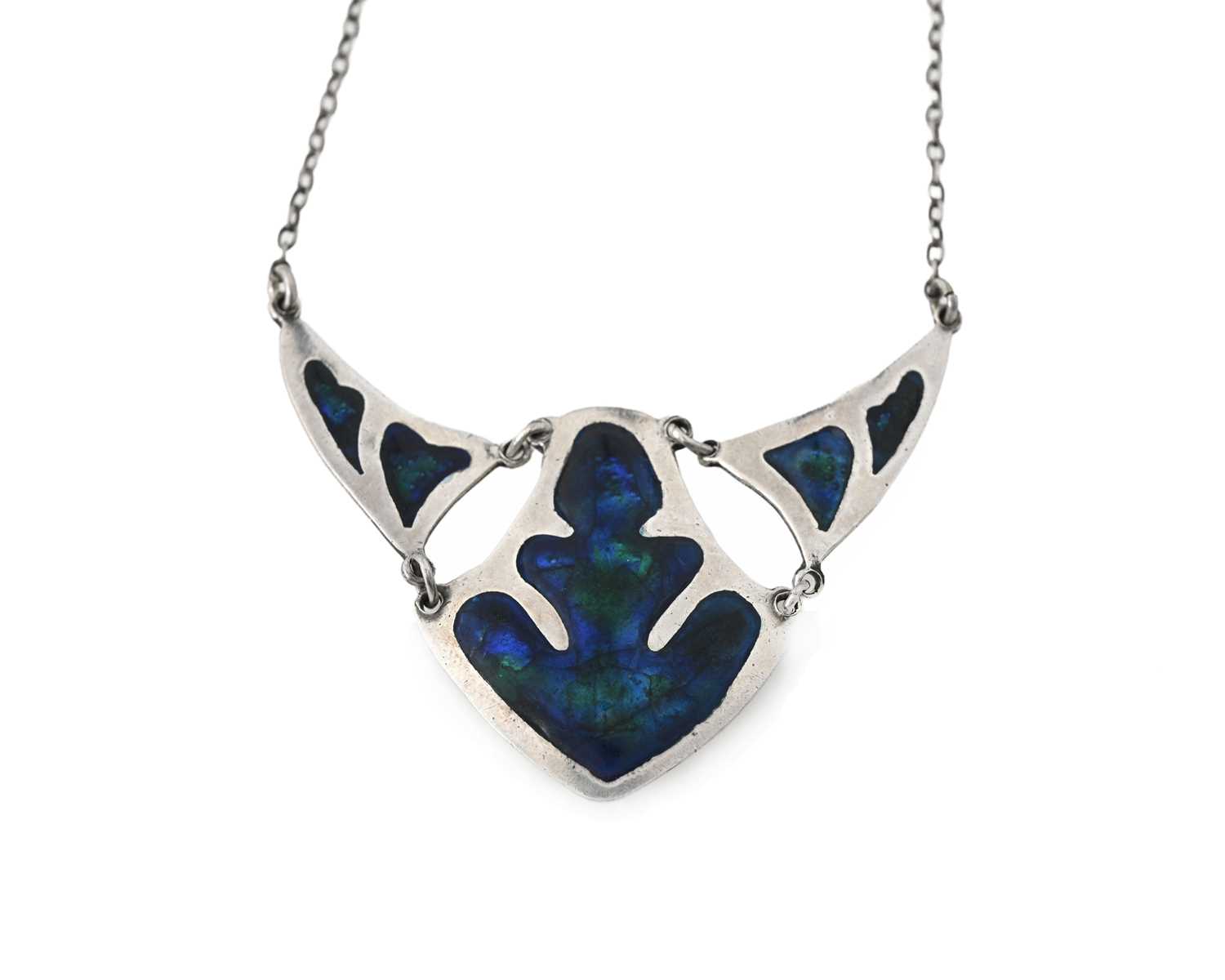 Lot 17 - An Arts & Crafts style silver and enamel necklace