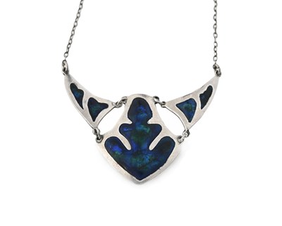 Lot 17 - An Arts & Crafts style silver and enamel necklace