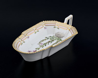Lot 559 - A Royal Copenhagen Flora Danica pattern sauce...