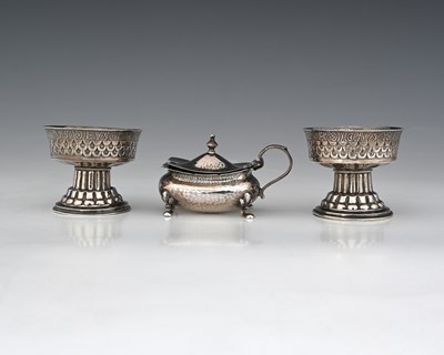 Lot 200 - A pair of Edwardian silver pedestal salts, in...