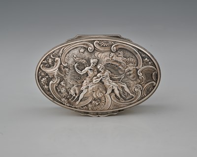 Lot 126 - A George III silver oval snuffbox, London 1772,...