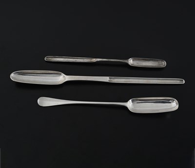 Lot 33 - A George II silver marrow scoop, London 1747,...