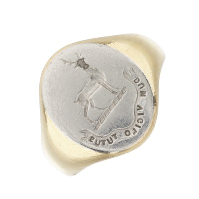 Lot 24 - An early 20th century 18ct gold intaglio seal signet ring