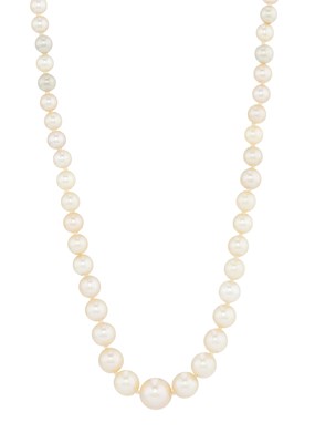 Lot 79 - A mid 20th century pearl single-strand graduated necklace, with 18ct gold and platinum diamond clasp
