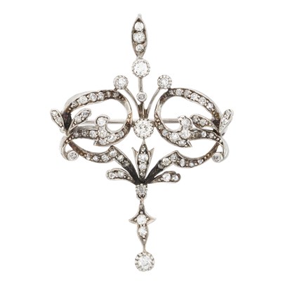 Lot 25 - An early 20th century diamond openwork pendant brooch