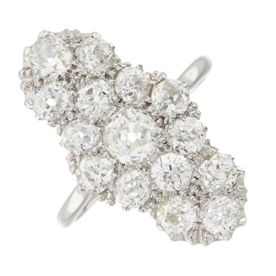Lot 32 - An early 20th century platinum diamond cluster dress ring