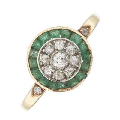Lot 80 - An early 20th century 18ct gold diamond and emerald cluster ring