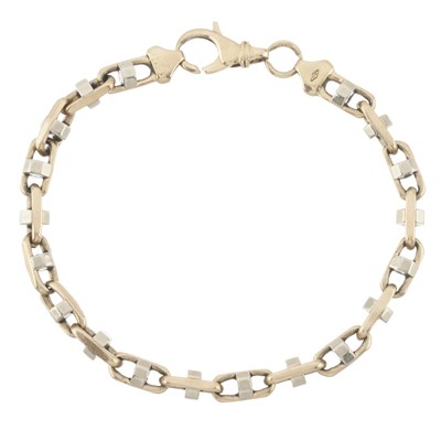 Lot 42 - A 9ct gold mariner-link bracelet, with lobster clasp