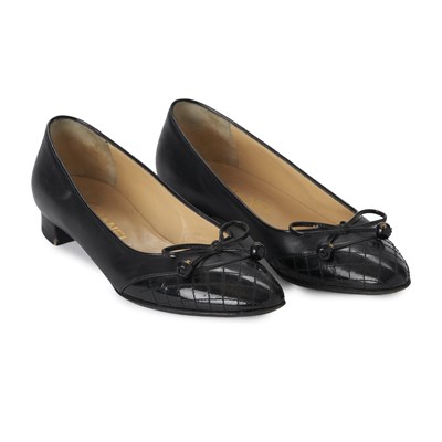 Lot 315 - Chanel, a pair of black leather pumps.
