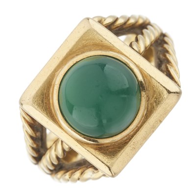 Lot 53 - A gold chrysoprase cabochon dress ring