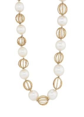 Lot 117 - A cultured pearl and gold longuard necklace