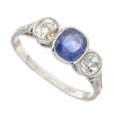 Lot 29 - An early 20th century 18ct gold and platinum sapphire and diamond three-stone ring