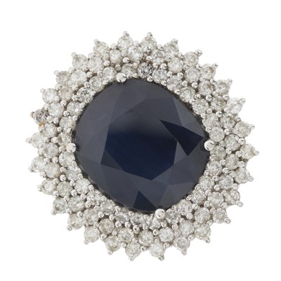 Lot 175 - An 18ct gold sapphire and diamond cluster dress ring