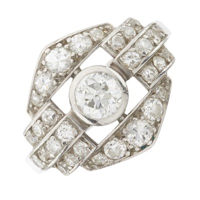 Lot 92 - An Art Deco platinum diamond dress ring