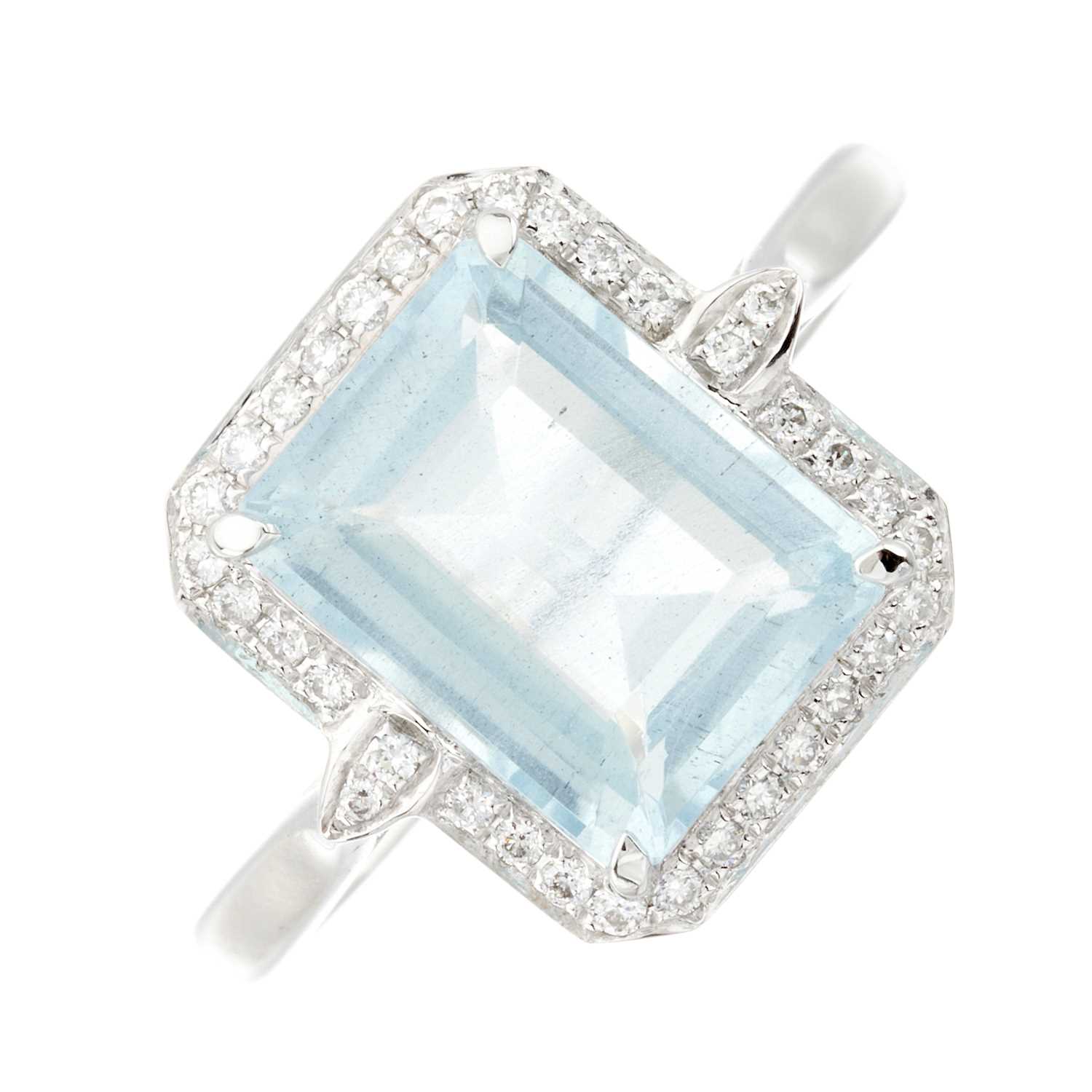 Lot 47 - A platinum aquamarine and diamond cluster ring