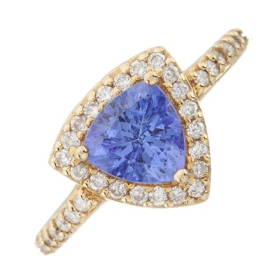 Lot 41 - An 18ct gold tanzanite and diamond cluster ring