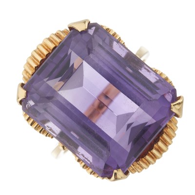 Lot 174 - An 18ct gold amethyst single-stone ring