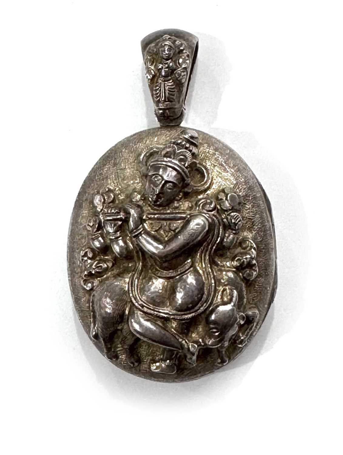 Lot 11 - A late 19th to early 20th century silver locket pendant