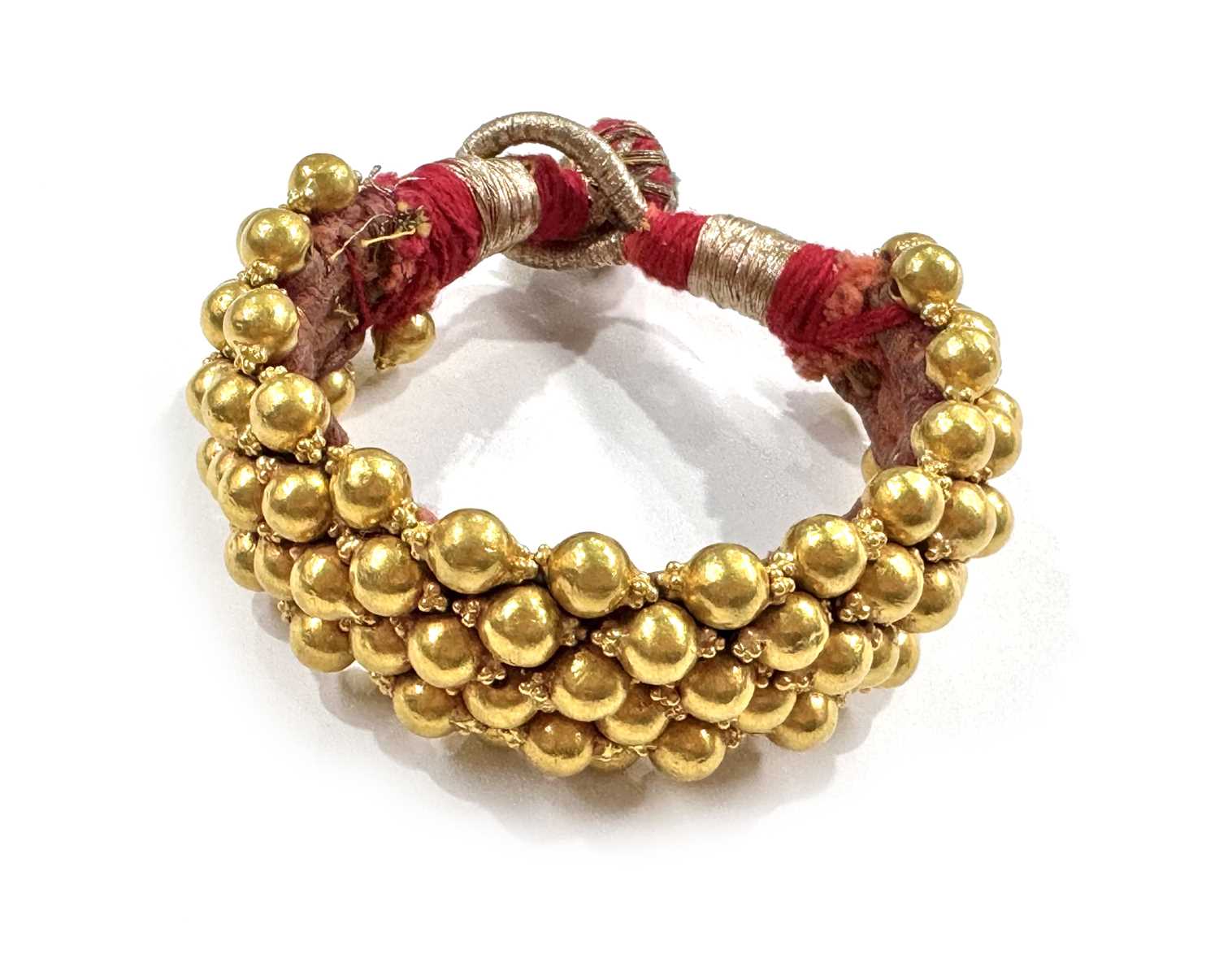 Lot 10 - An early to mid 20th century gold bead bracelet